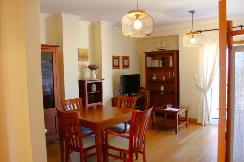 Mar à Vista - Sea View Apartment 10min Walk to the Beach with Balcony & Parking