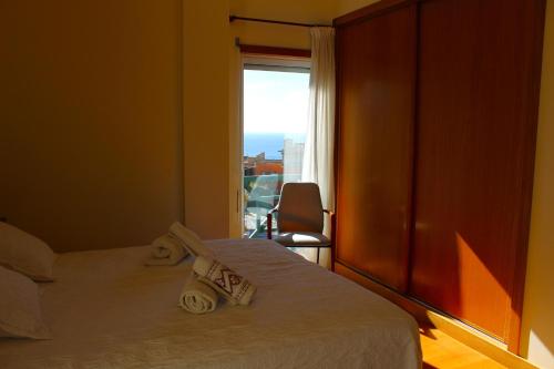Mar à Vista - Sea View Apartment 10min Walk to the Beach with Balcony & Parking