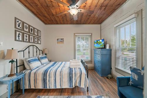 a bedroom with a bed and a ceiling fan at Sandy Turtle-Gone to the Beach Be Back Never in Galveston