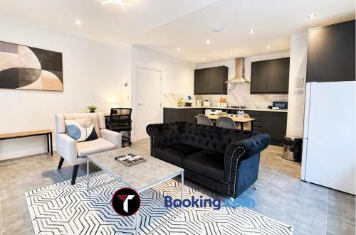 Gallery image of 2 Bed 2 Bath near Farnborough and M3 in Aldershot
