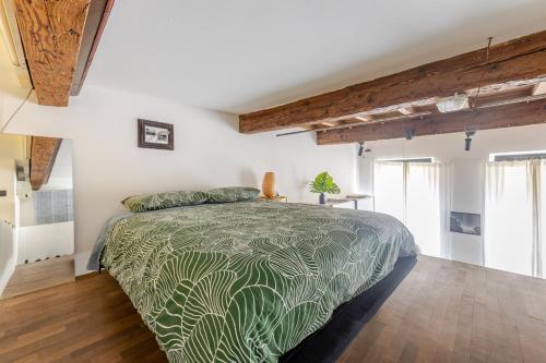 Loft 10 min Walking Distance to Duomo