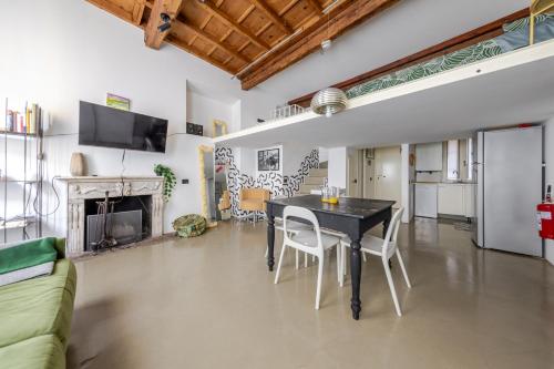 Loft 10 min Walking Distance to Duomo