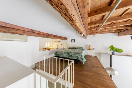 Loft 10 min Walking Distance to Duomo