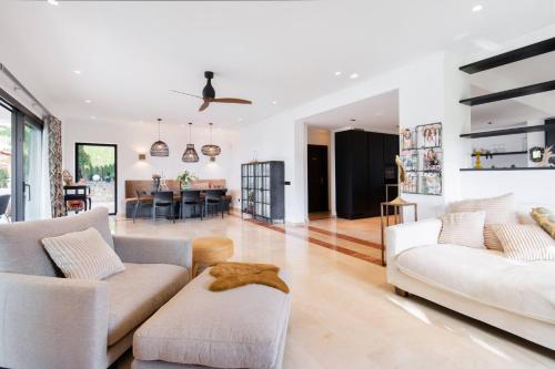 3310 Villa Flores