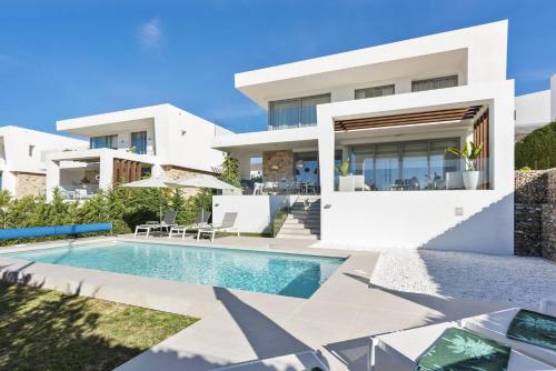 3303 Villa Riva