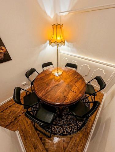 Charming D'Ourique 3-Bedroom Apartment with Private Balcony in Central Campo de Ourique, Lisbon
