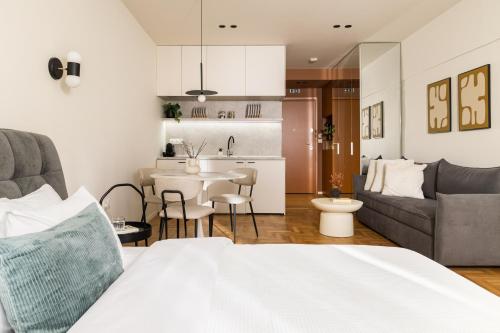 Studio 34 City Center Apartment