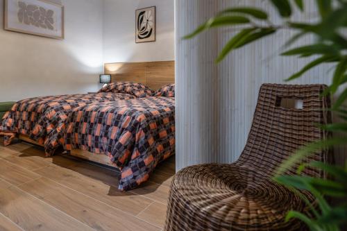 a bedroom with a bed and a chair at Fioretti Home in San Giorgio Montagna