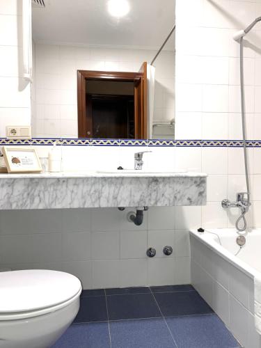 a bathroom with a sink and a toilet and a tub at Hotel Finca Los Venancios in Bones