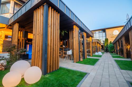 Pensiunea Iristar — Garden view