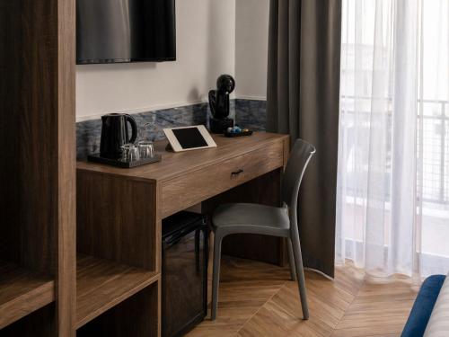 a desk in a hotel room with a chair at Hotiday Napoli Maradona in Naples