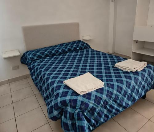 a bed with two towels sitting on top of it at Depto Civora 4 in Villa Regina