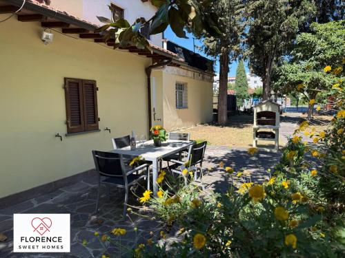 Il Villino with Private Parking by Florence Sweet Homes