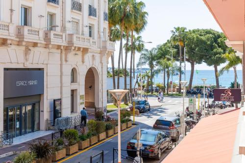 Le White LOTUS Écrin chic et apaisant à 2 min de la Croisette