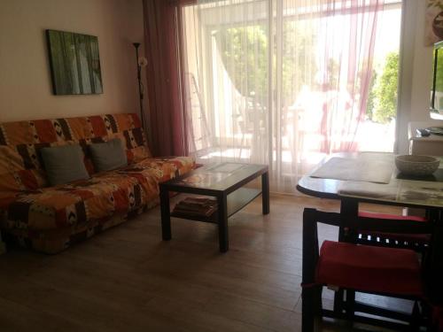 Cap d'Agde 4-person cabin studio with terrace pool