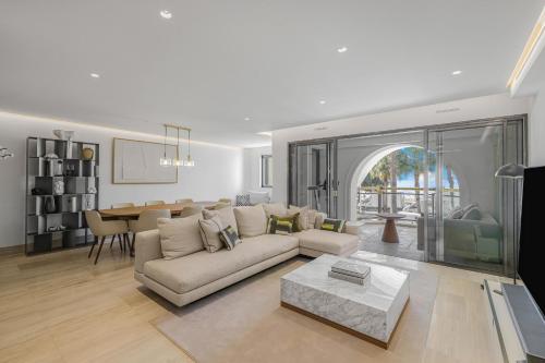 Ref 2058 Cannes Croisette Luxury 2-Bedroom Apartment Indoor Pool for rent