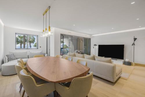 Ref 2058 Cannes Croisette Luxury 2-Bedroom Apartment Indoor Pool for rent
