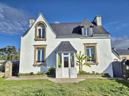 726-Belle maison bretonne, centre-ville, port et p