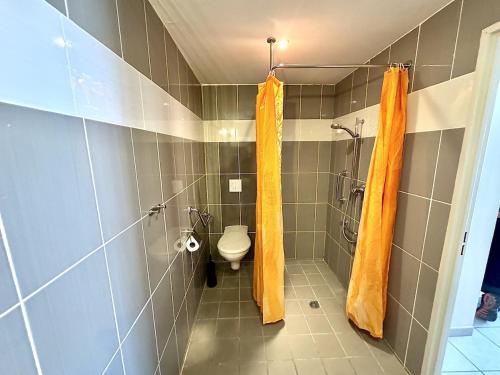 Cap d Agde 1 bedroom apartment swimming pool parking beach access, accès PMR
