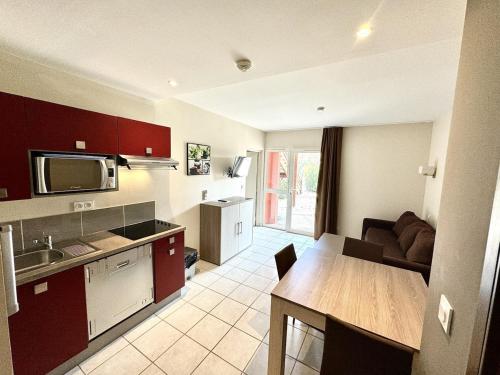 Cap d Agde 1 bedroom apartment swimming pool parking beach access, accès PMR