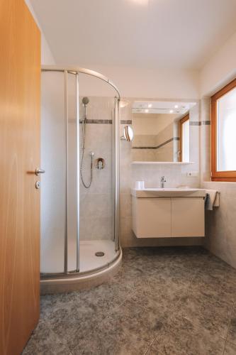 a bathroom with a shower and a sink at Residence Fallrohrhof in Naturno