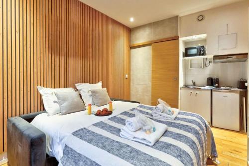 TBS 329 - Charming studio in Paris
