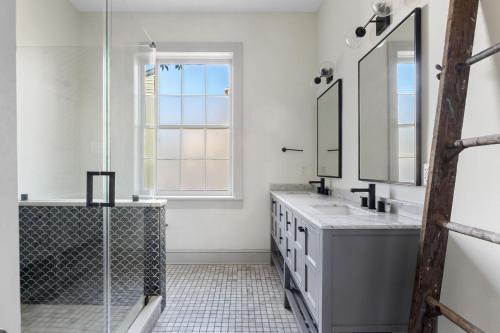 a bathroom with two sinks and a mirror at King Suite 2nd FloorHotel Boutique in Savannah