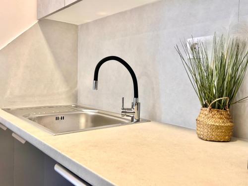 New Comfy and Sleek Apartments in the Center oF Athens