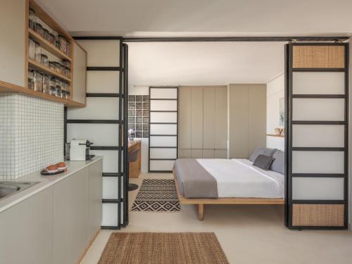 Unique solar penthouse with jacuzzi and sauna in central Athens