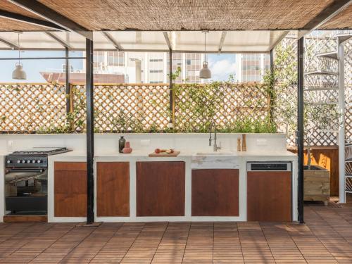 Unique solar penthouse with jacuzzi and sauna in central Athens
