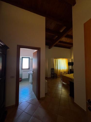 a room with a hallway with a kitchen and a table at La terrazza del cilento in Perito