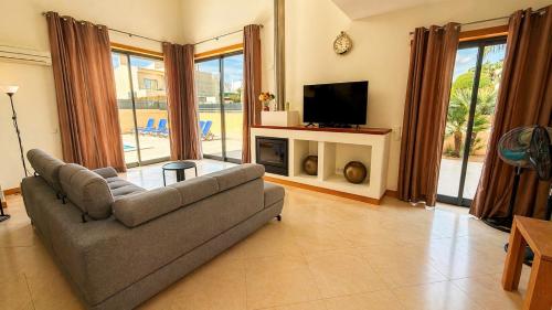 Villa Lidia Oura Beach with private Swimmingpool