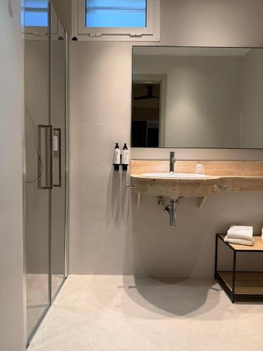 a bathroom with a sink and a mirror at Hotel Restaurant Juanito Platja in Sant Carles de la Ràpita