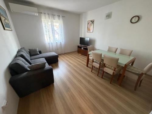Apartment Leatoni