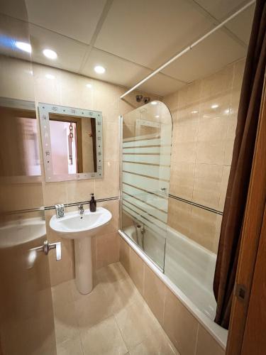 a bathroom with a sink and a shower at Alcossebre Panorama Suite, Piscina y Terraza con Vistas in Alcossebre