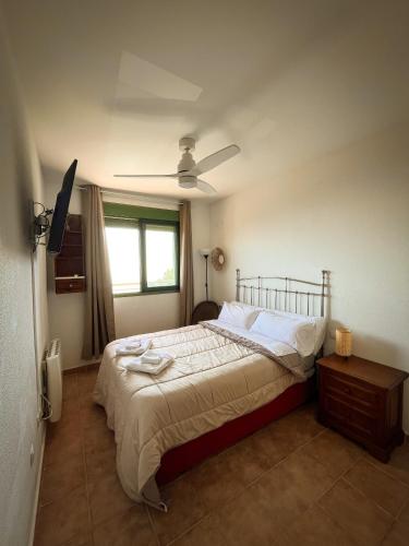 a bedroom with a bed and a ceiling fan at Alcossebre Panorama Suite, Piscina y Terraza con Vistas in Alcossebre