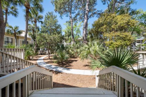 Cozy Beach Condo Walk to Shore and Pools photo 21