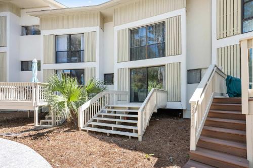 Cozy Beach Condo Walk to Shore and Pools photo 26