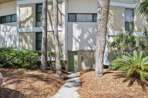 Cozy Beach Condo Walk to Shore and Pools photo 27