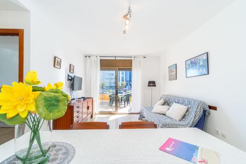 Apart-rent Apartamento Mirablau 0088 con vistas laterales a la playa