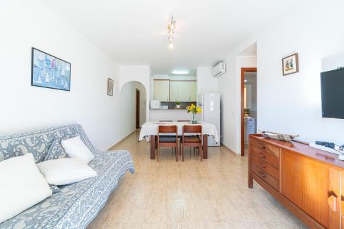 Apart-rent Apartamento Mirablau 0088 con vistas laterales a la playa