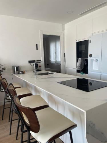 HABITACIONES con BAÑO LOS TILOS - CERCA de ESTACION BUS Y AVE