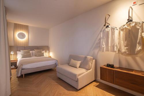 a bedroom with a bed and a couch and a chair at Casa Palacio Taubin in Granada