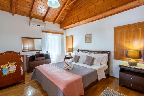 a bedroom with a large bed in a room at Kamara House in Tyros