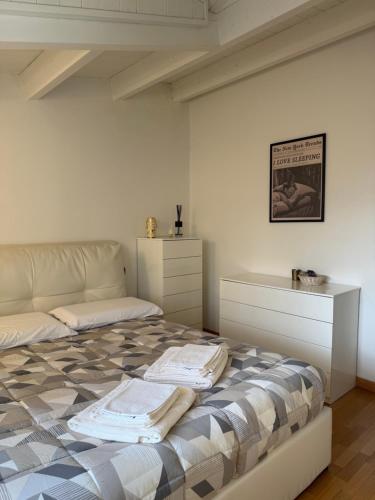 a bedroom with a large bed with towels on it at Brescia Living in Brescia