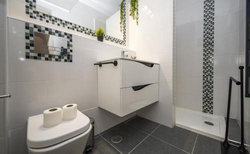 a white bathroom with a toilet and a shower at B65 - Casa Le Ferreira in Praia da Luz in Luz