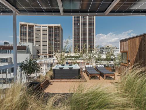 Unique solar penthouse with jacuzzi and sauna in central Athens