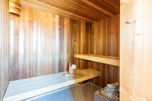a wooden sauna with a wooden bench in it at Ferienhaus Basstölpel in Dagebüll