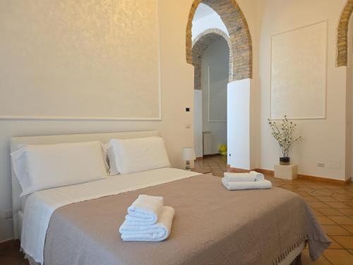 a bedroom with a bed with towels on it at Liberty House Ten in Rome
