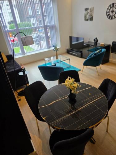 Maluwa Stays - Stylish and Cozy 2BR Apartment - Sleeps 6 photo 9